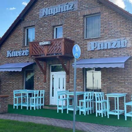 Naphaz Panzio Bed & Breakfast Tiszafüred Exterior foto
