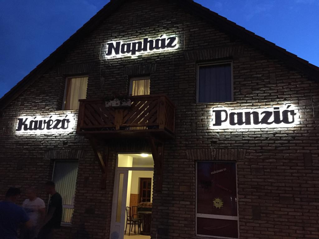 Naphaz Panzio Bed & Breakfast Tiszafüred Exterior foto