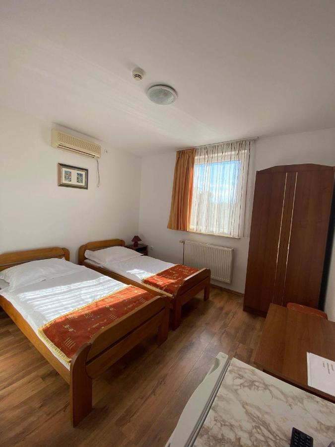 Naphaz Panzio Bed & Breakfast Tiszafüred Exterior foto